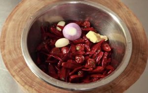 火锅底料用清水还是高汤：味型如何变化