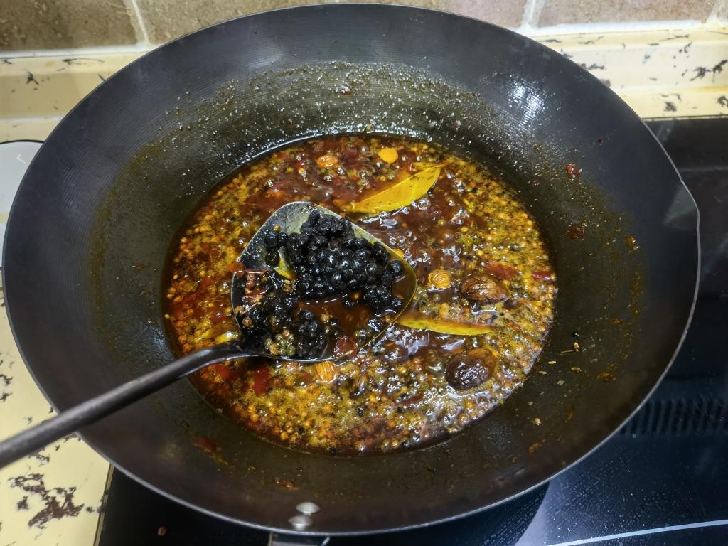 火锅底料太辣:食材与汤底搭配